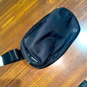 Black lululemon belt bag